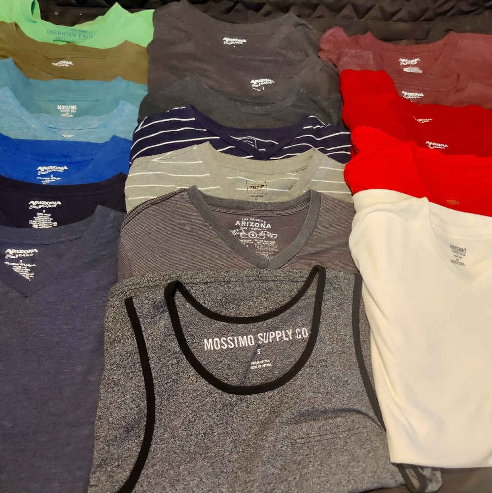 LOT of TWENTY (20) Men's Basic Tees